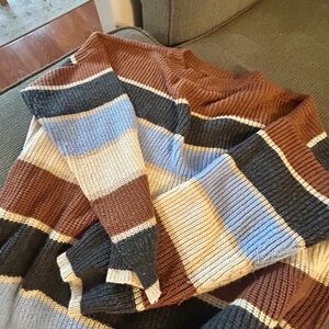 Soft Women’s Large Stripped Sweater